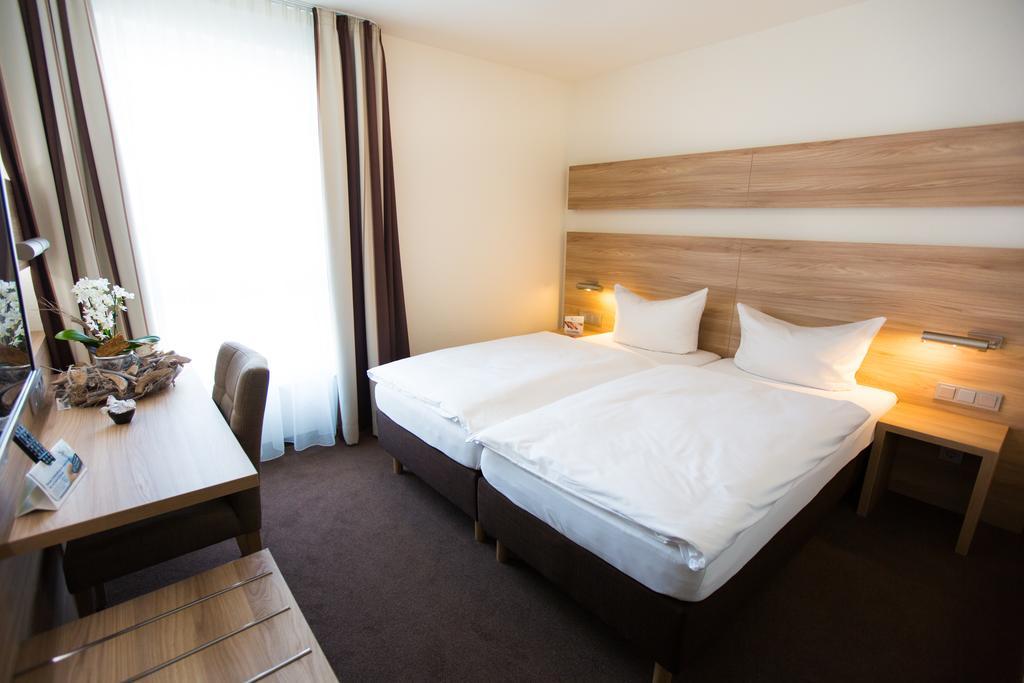 Hotel & Restaurant Rose Bietigheim-Bissingen Quarto foto
